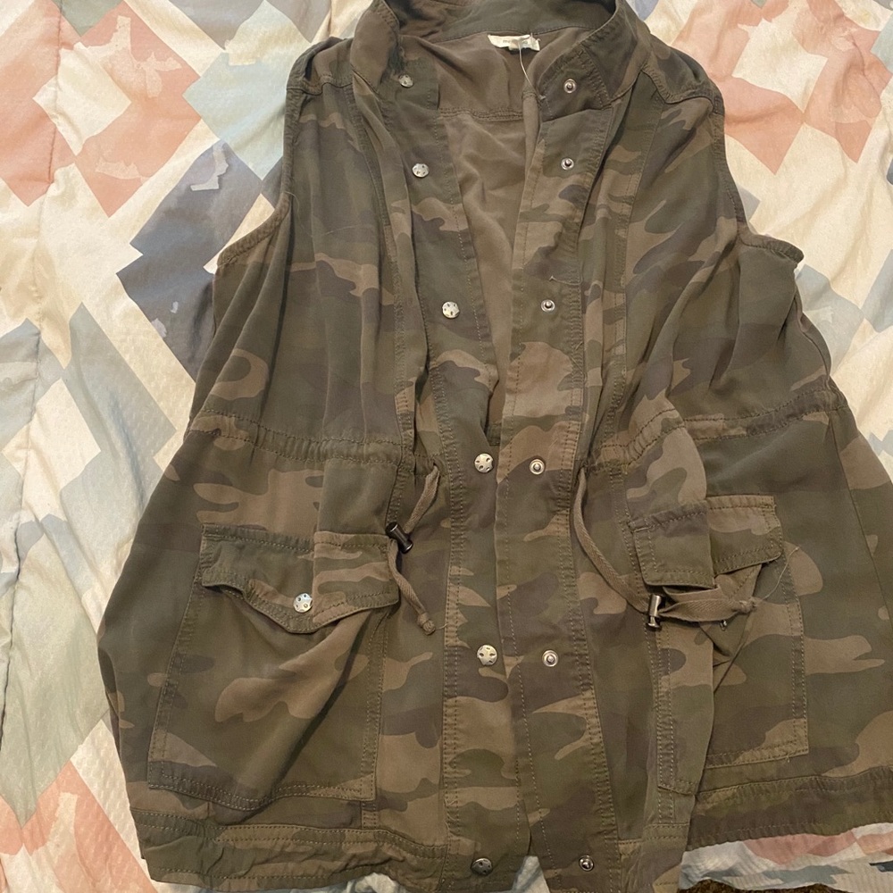 Maurice’s camo vest